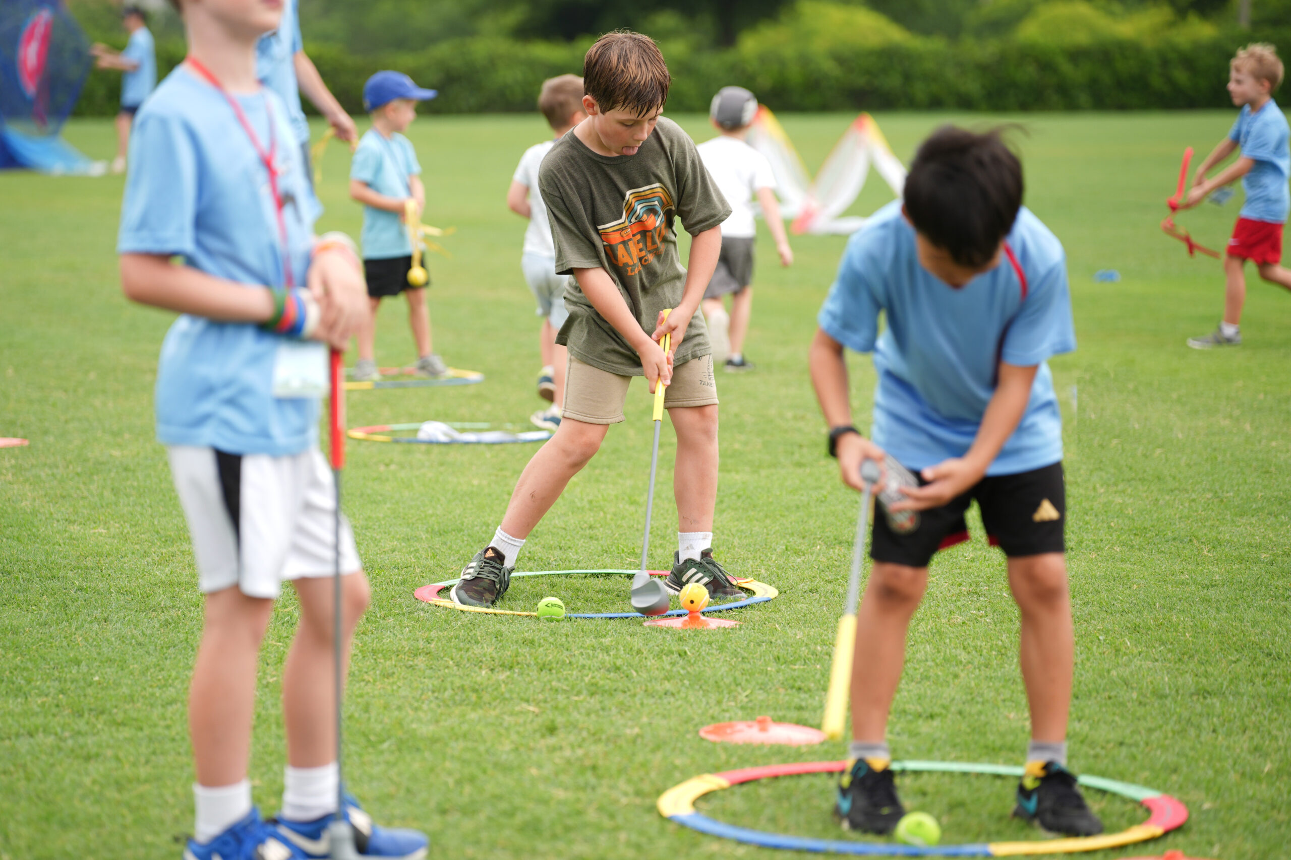 G1 Golf partner coach with kids